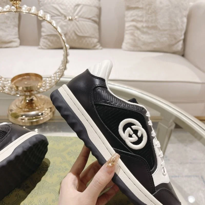 Gucci Low Shoes Stylish 24640