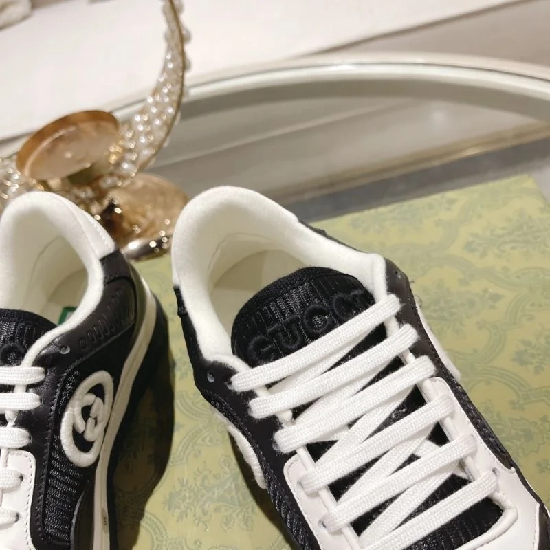 Gucci Low Shoes Stylish 24640