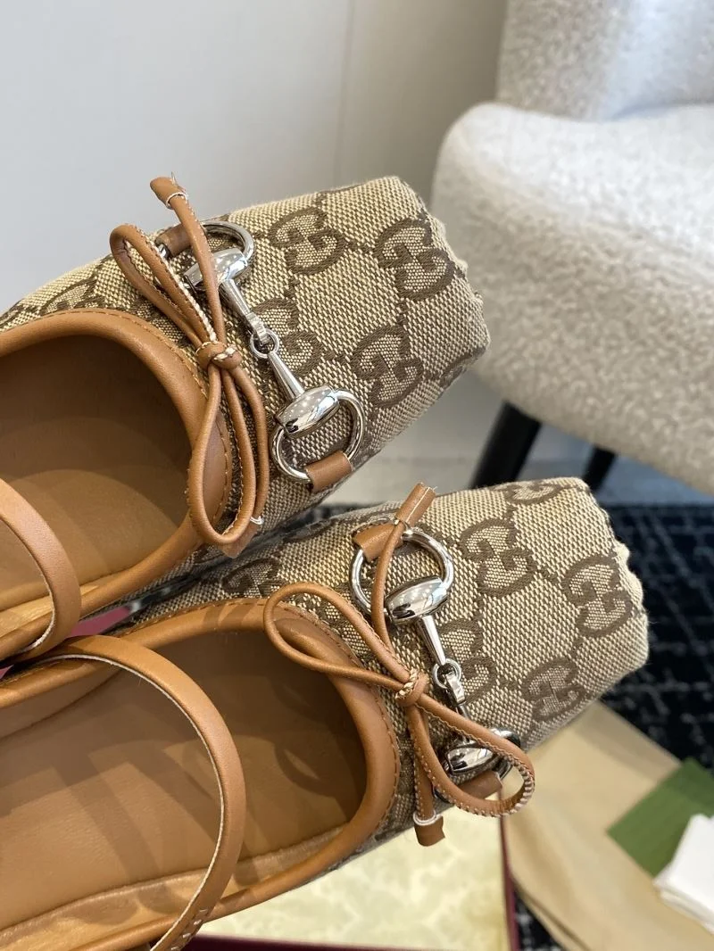 Gucci Low Shoes Durable 24607