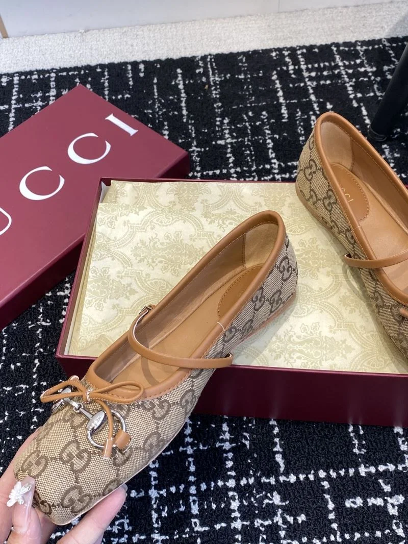 Gucci Low Shoes Durable 24607