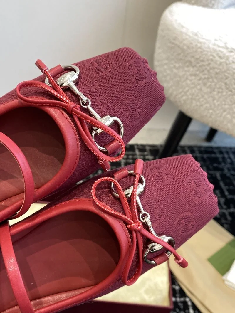Contemporary Gucci Low Shoes 24605