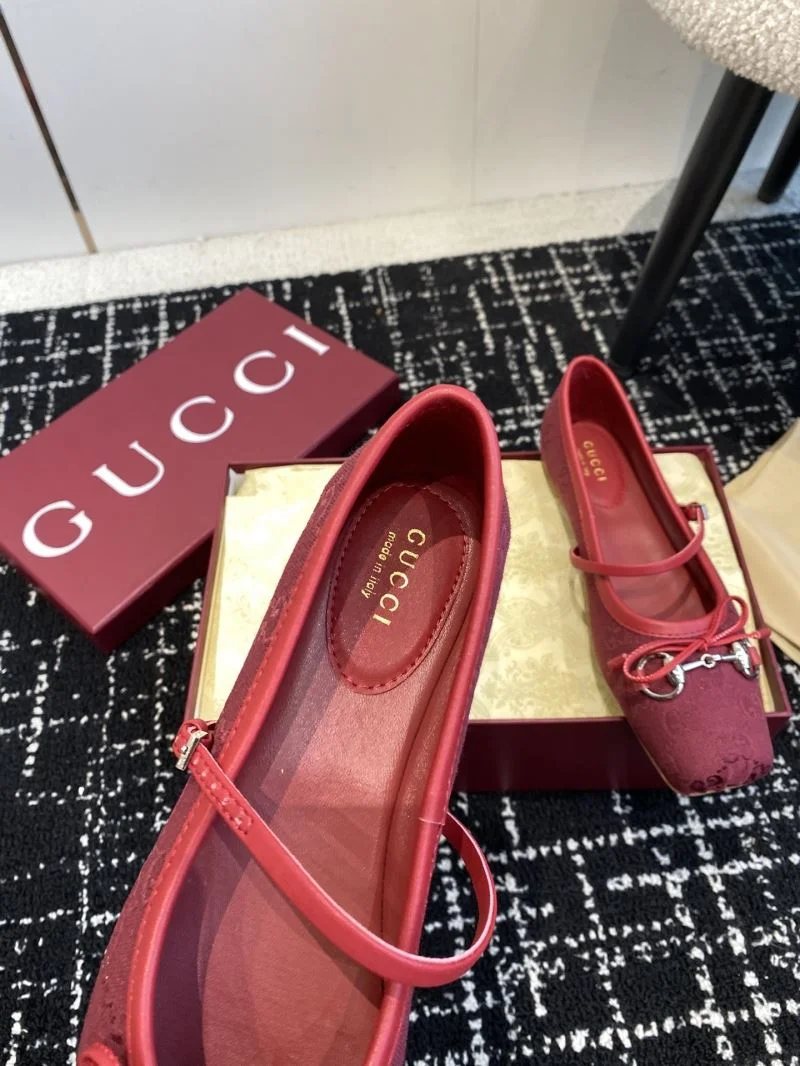 Contemporary Gucci Low Shoes 24605