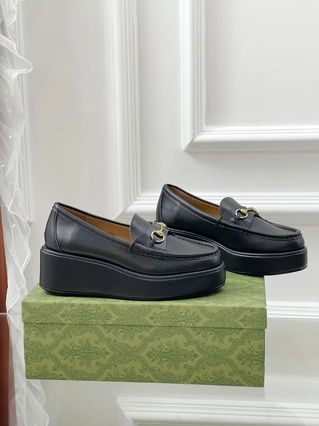Gucci Low Shoes Functional 24613