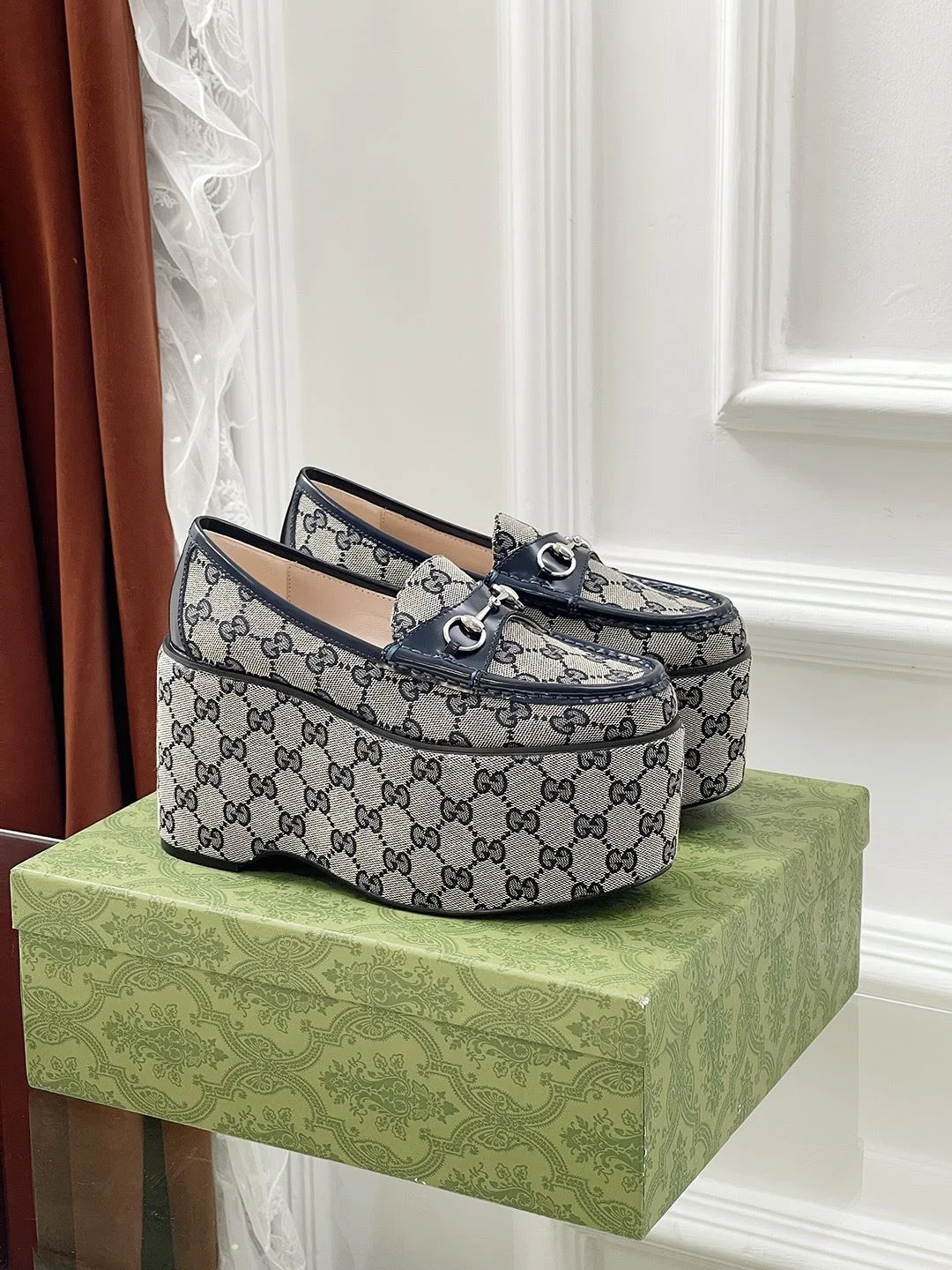 TravelReady Gucci Low Shoes 24612