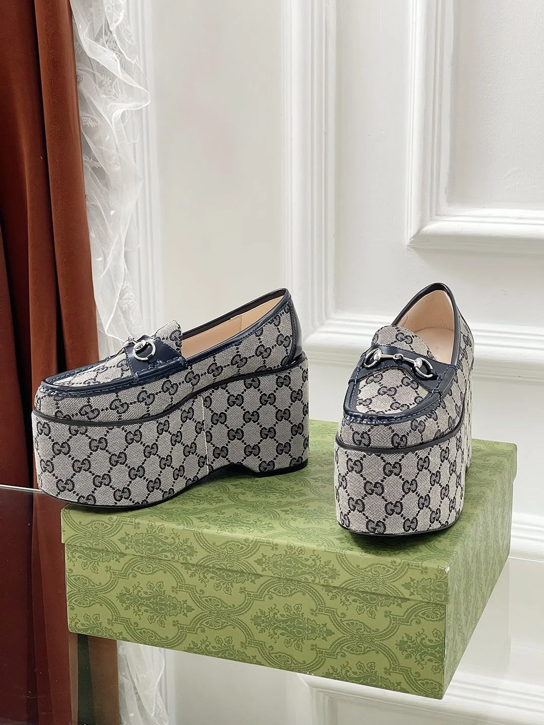 TravelReady Gucci Low Shoes 24612