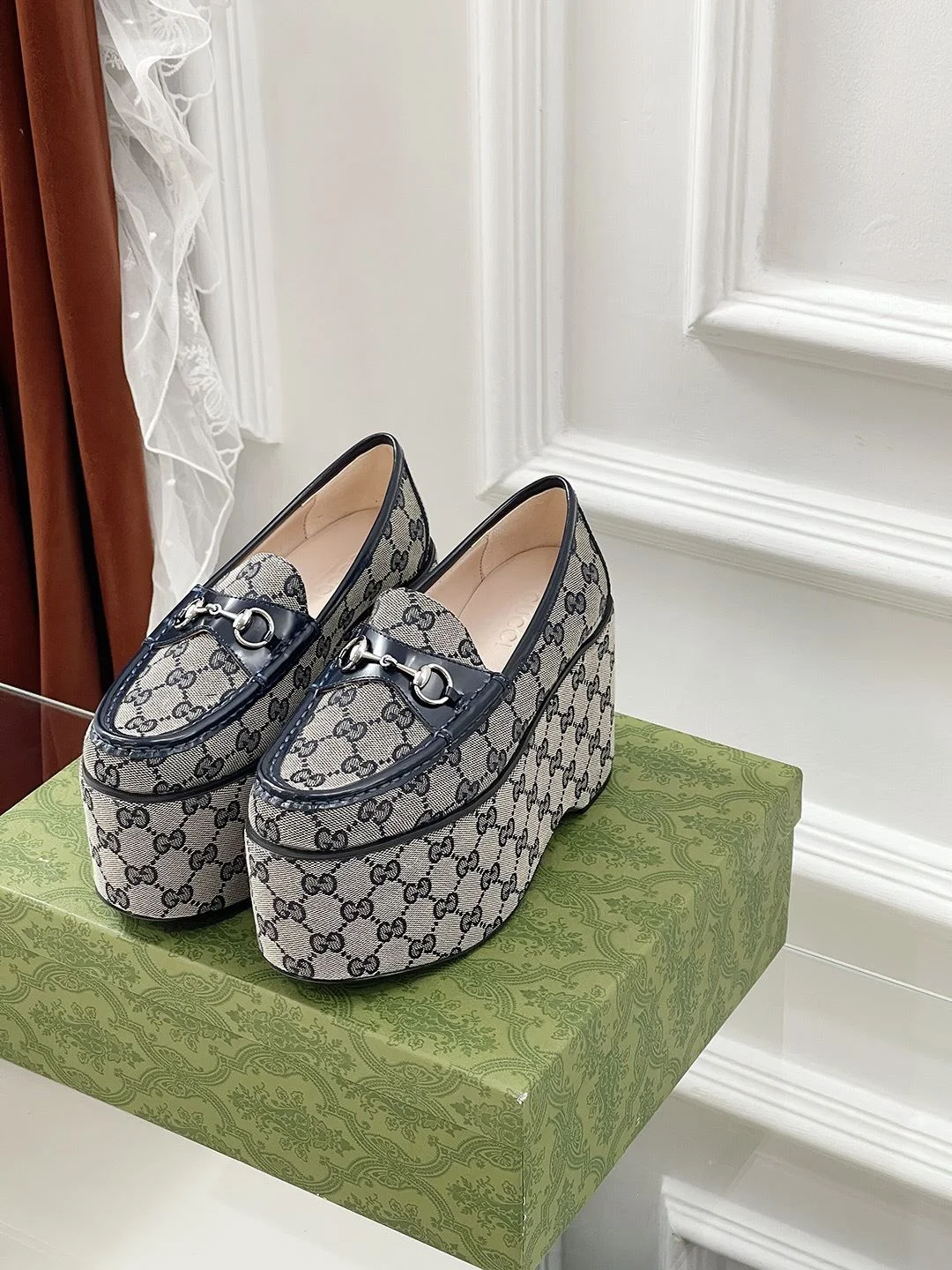 TravelReady Gucci Low Shoes 24612