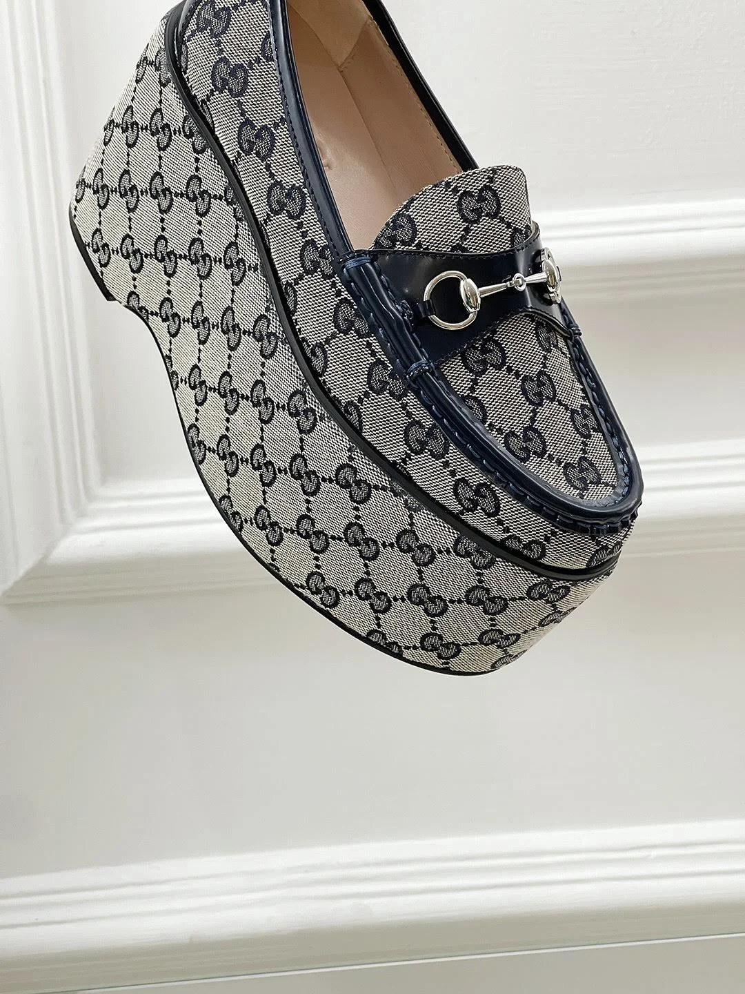 TravelReady Gucci Low Shoes 24612