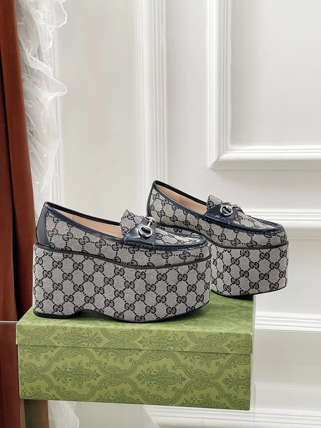 TravelReady Gucci Low Shoes 24612