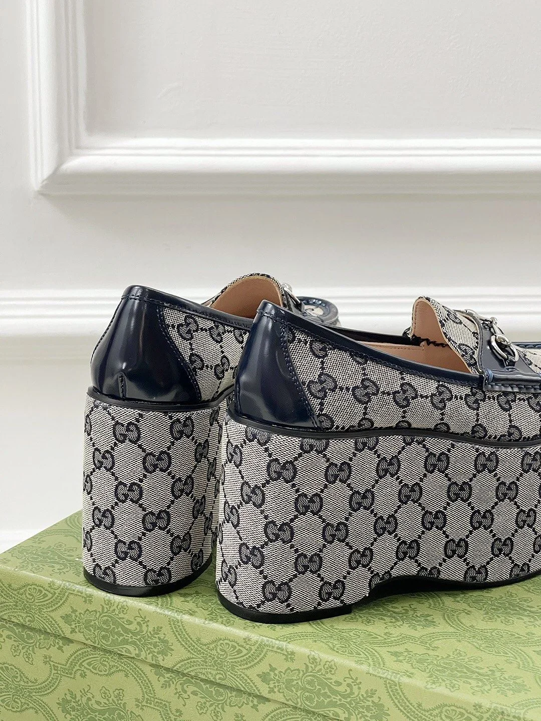 TravelReady Gucci Low Shoes 24612