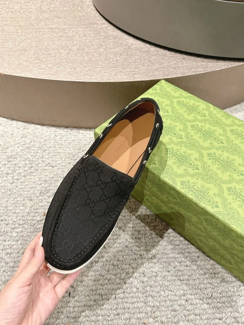 Trendsetting Gucci Low Shoes 25105