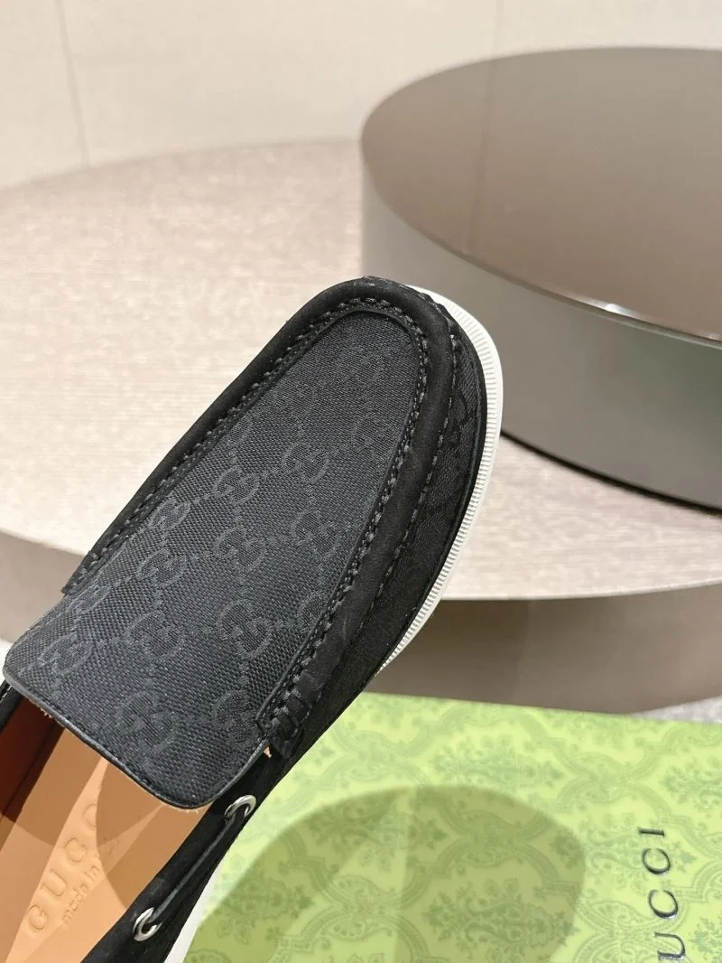 Trendsetting Gucci Low Shoes 25105