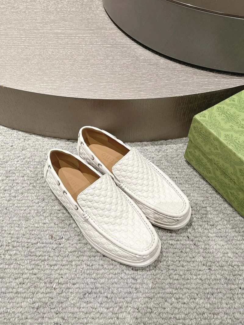 Minimalist Gucci Low Shoes 25070