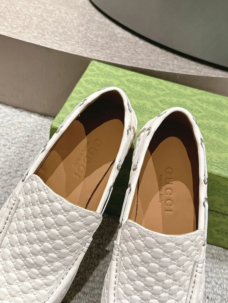 Minimalist Gucci Low Shoes 25070