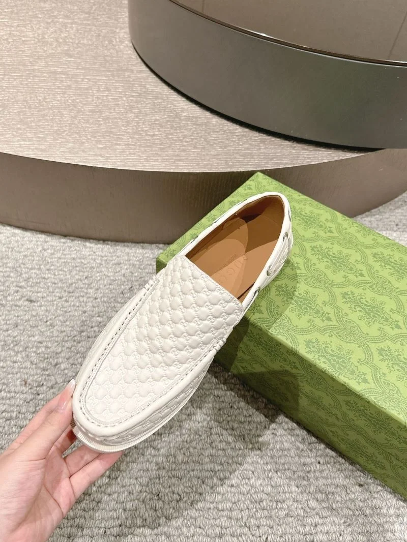 Minimalist Gucci Low Shoes 25070
