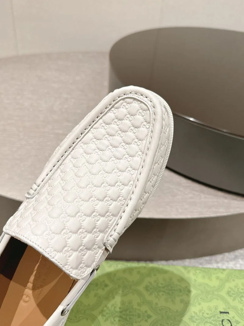 Minimalist Gucci Low Shoes 25070