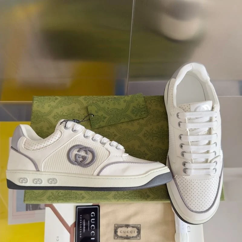 Functional Gucci Low Shoes 24841