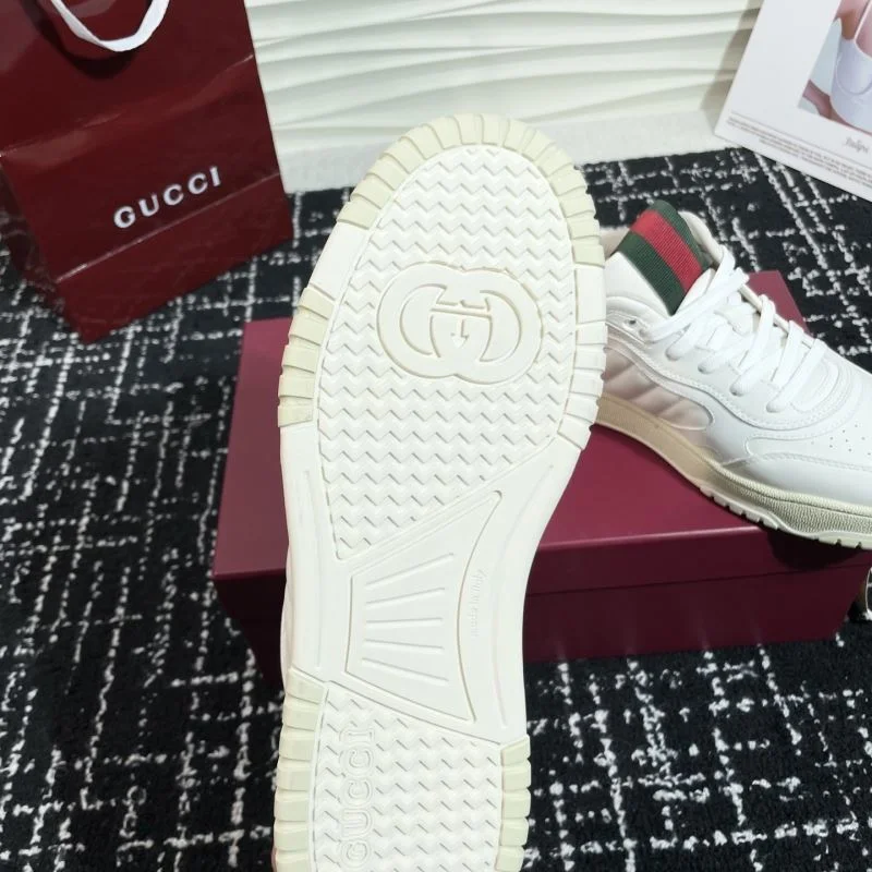 Gucci Low Shoes Sophisticated 24812