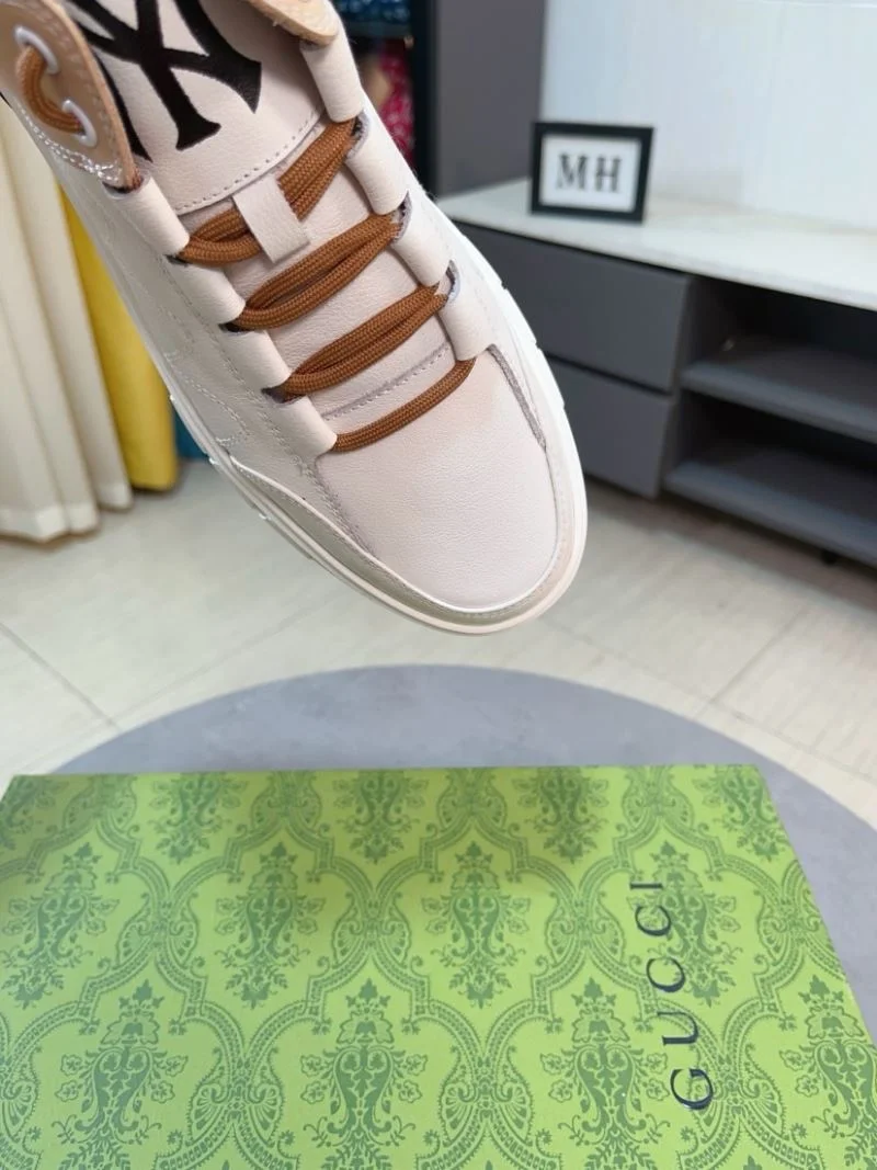 Unisex Gucci Low Shoes 25626