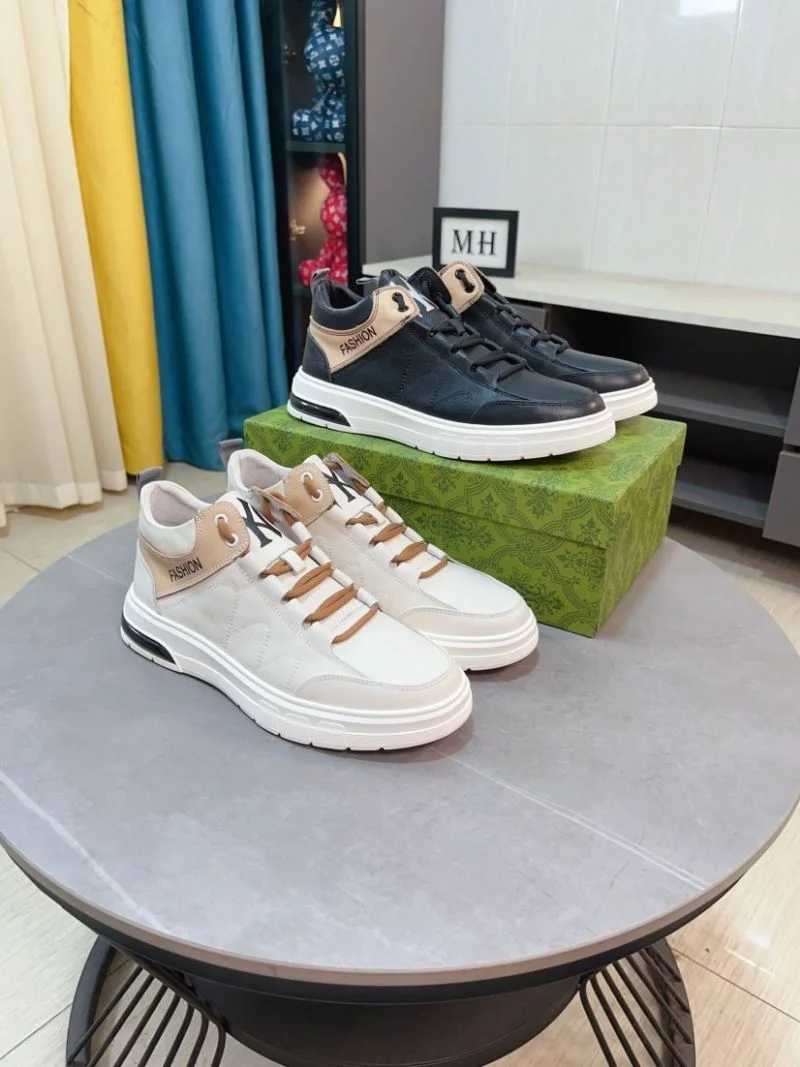 Functional Gucci Low Shoes 25640