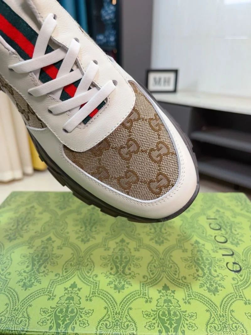 Seasonal Gucci Low Shoes 25622
