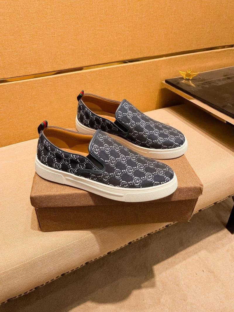 Compact Gucci Low Shoes 25627