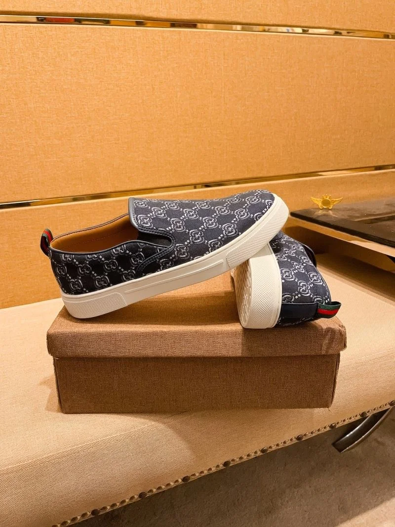Compact Gucci Low Shoes 25627