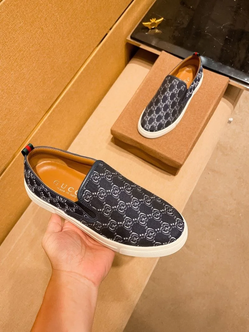 Compact Gucci Low Shoes 25627