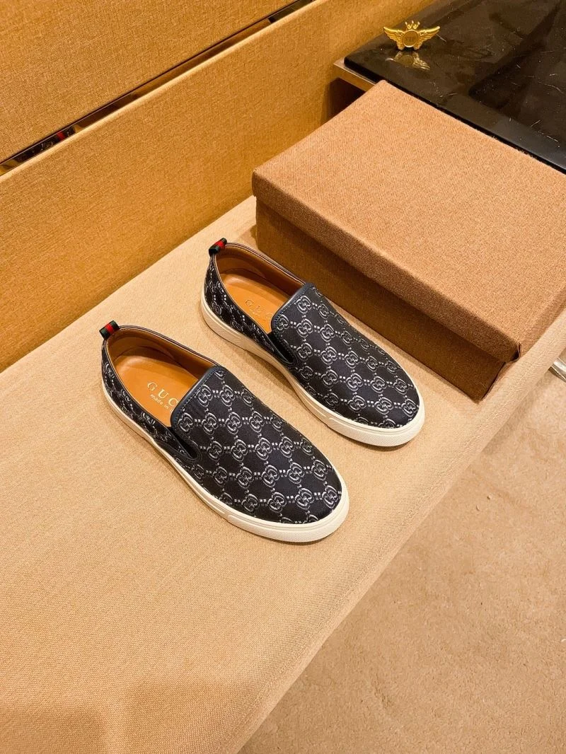 Compact Gucci Low Shoes 25627