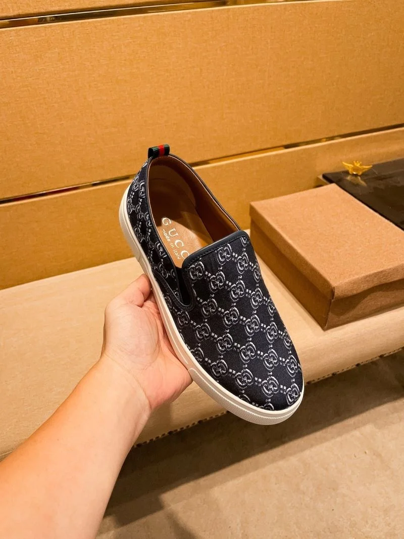 Compact Gucci Low Shoes 25627