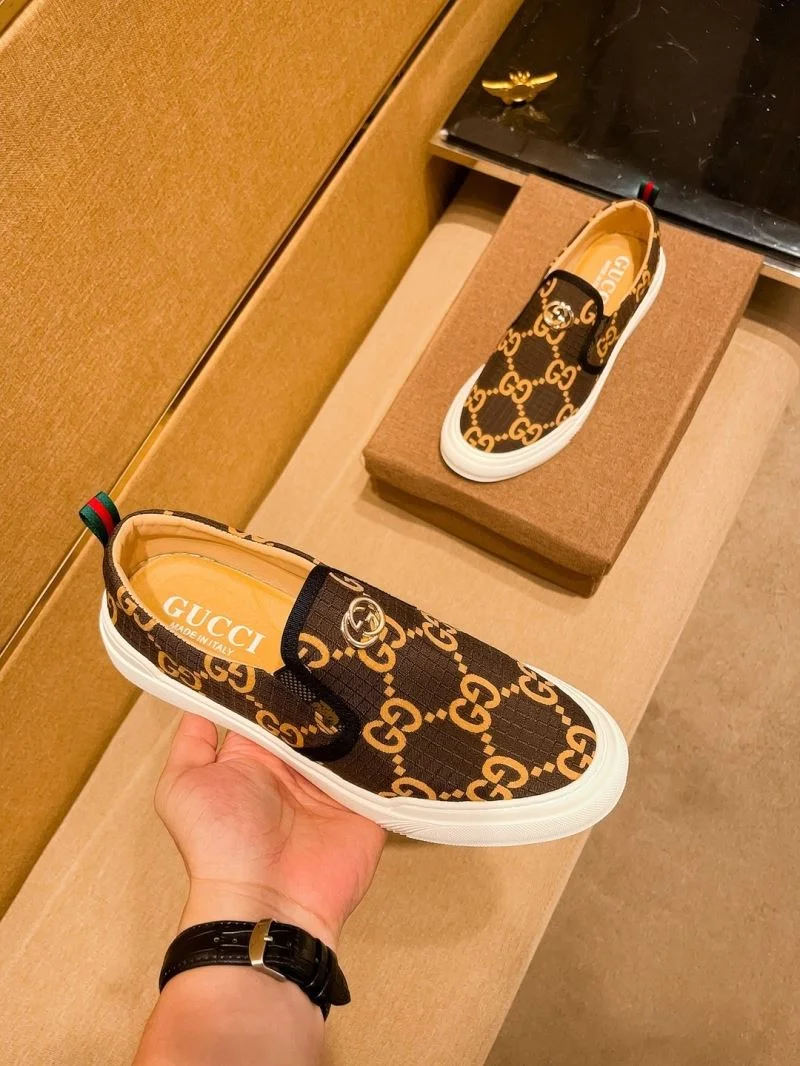 Gucci Low Shoes Contemporary 25609