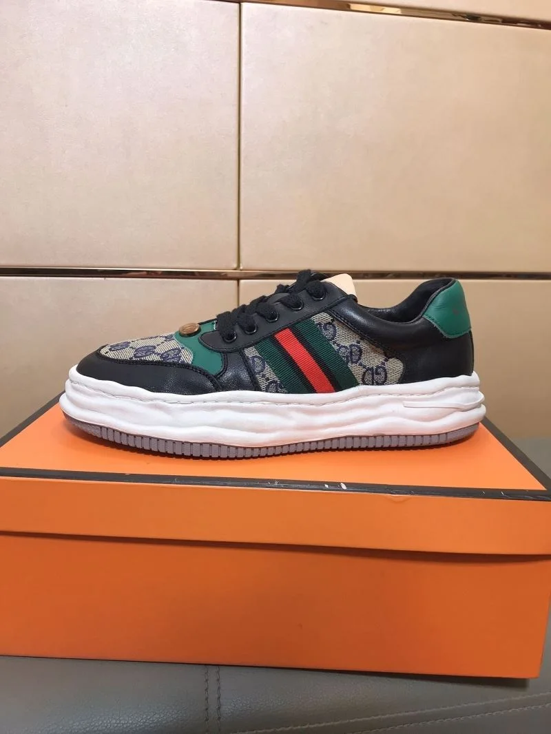 Sporty Gucci Low Shoes 25557