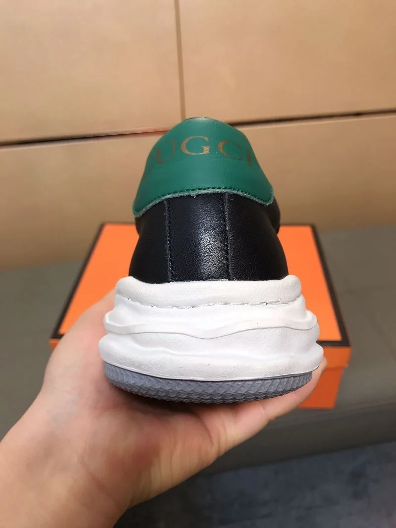 Sporty Gucci Low Shoes 25557