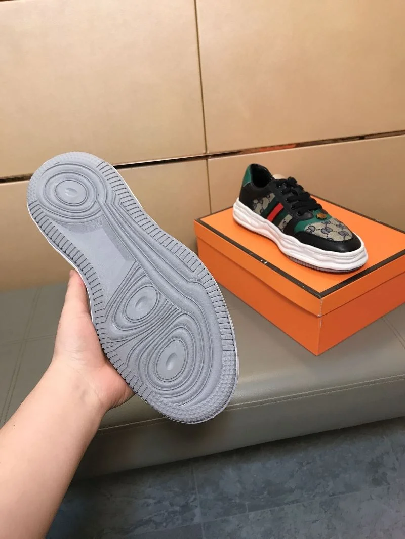 Sporty Gucci Low Shoes 25557