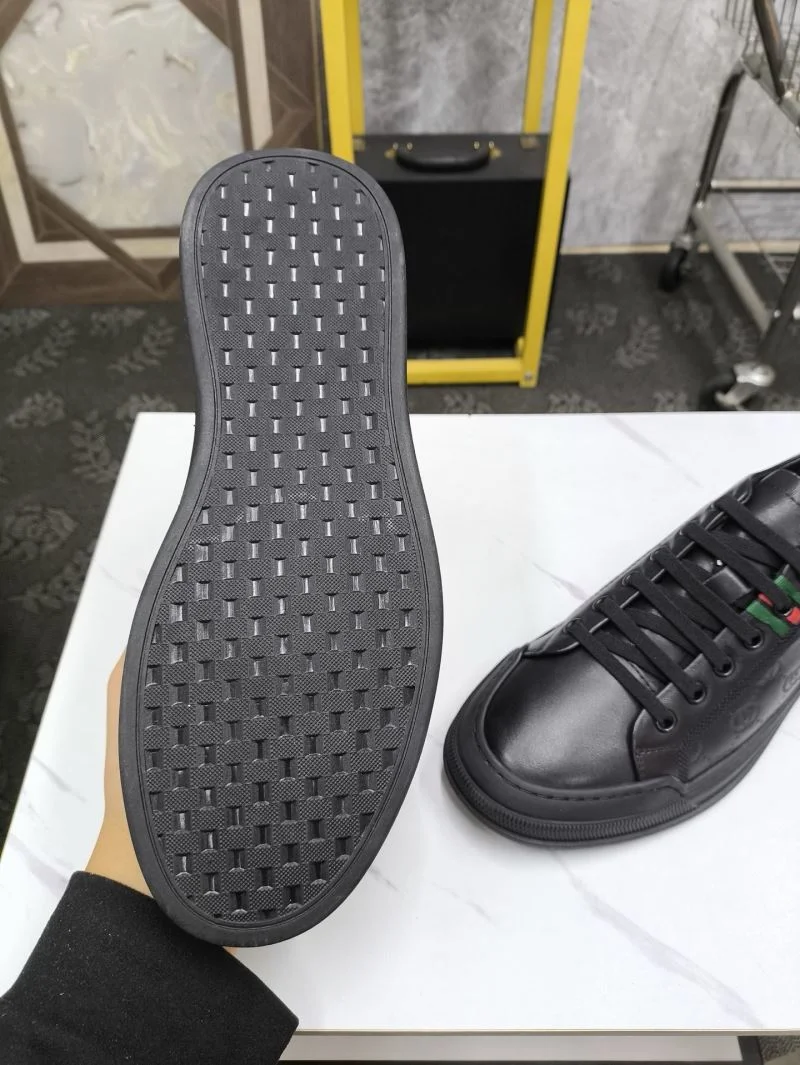 WaterResistant Gucci Low Shoes 25594