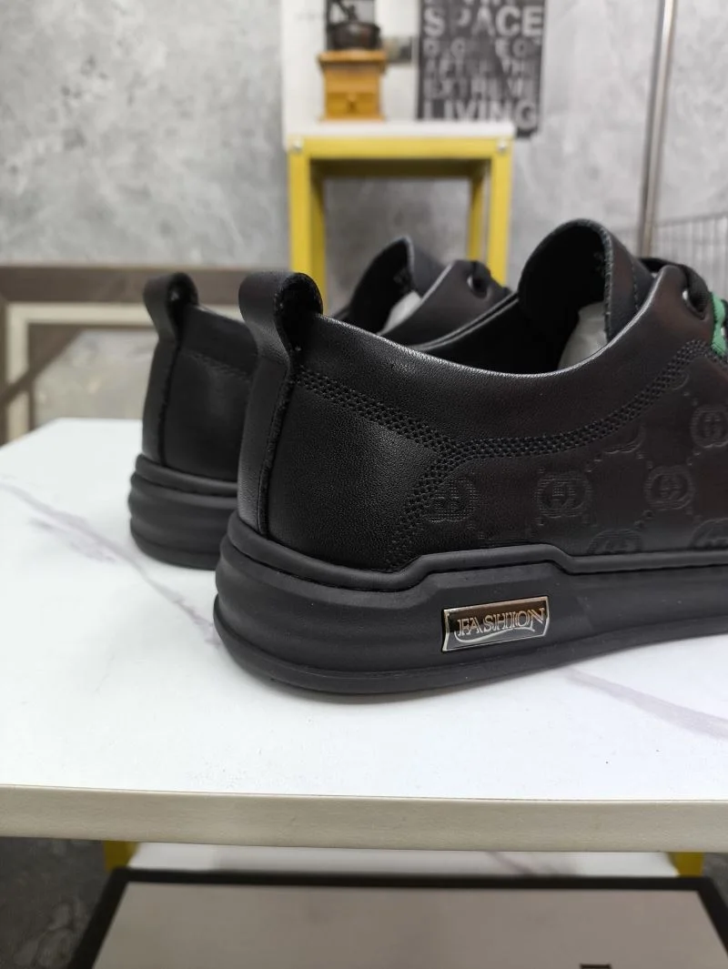 WaterResistant Gucci Low Shoes 25594