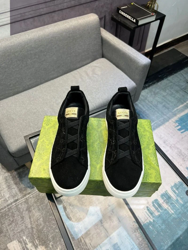 Gucci Low Shoes Packable 25523
