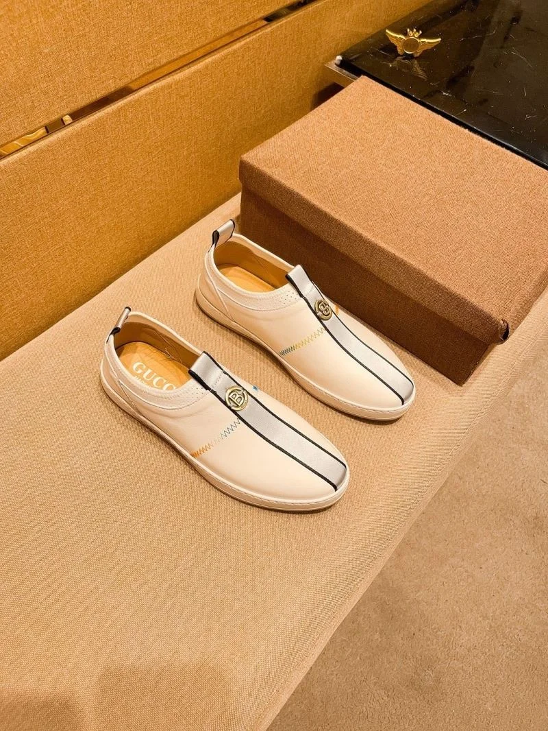 Versatile Gucci Low Shoes 25538