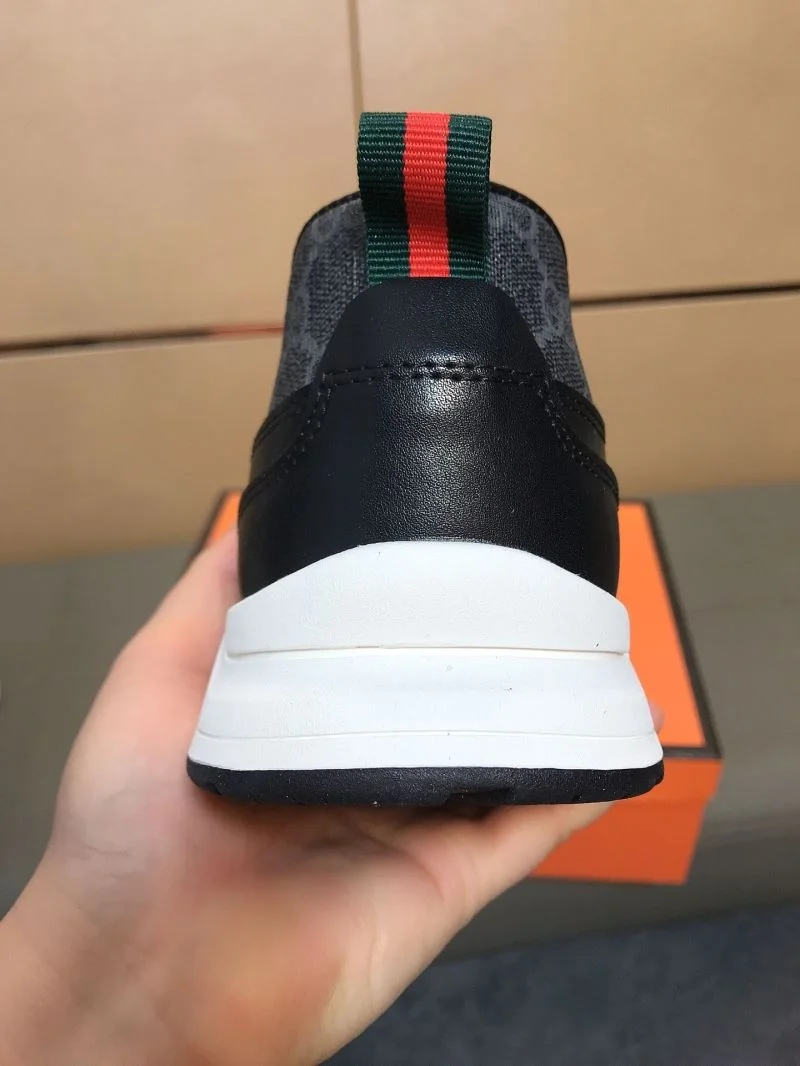 Resilient Gucci Low Shoes 25579