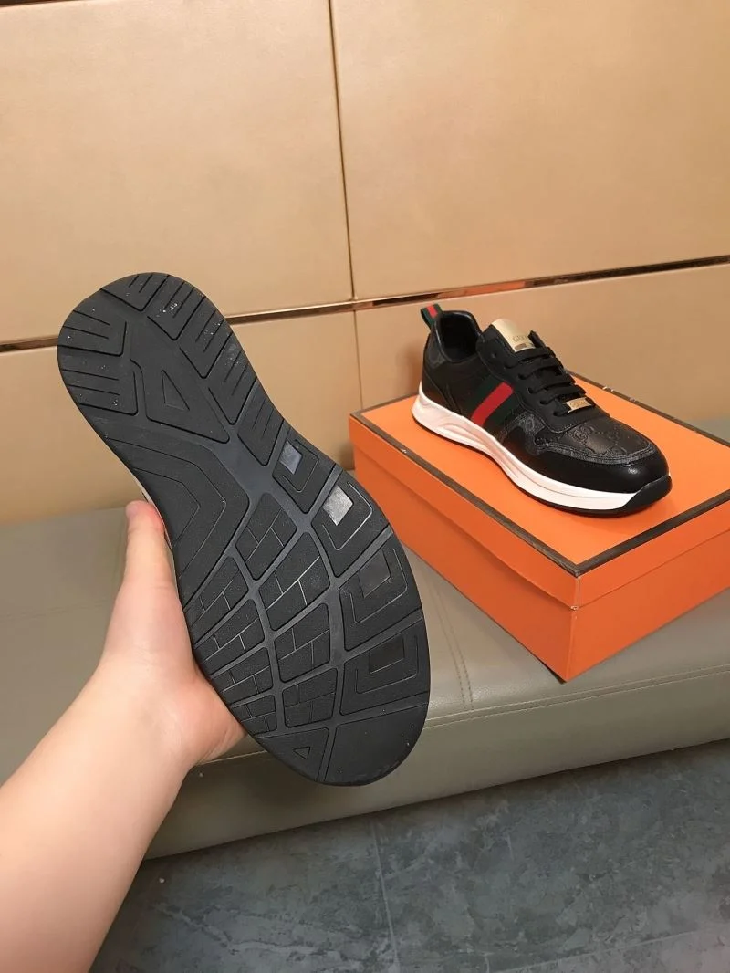 Resilient Gucci Low Shoes 25579