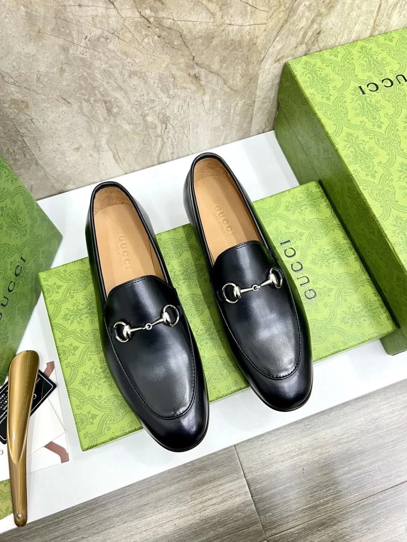 Gucci Low Shoes Elegant 25480