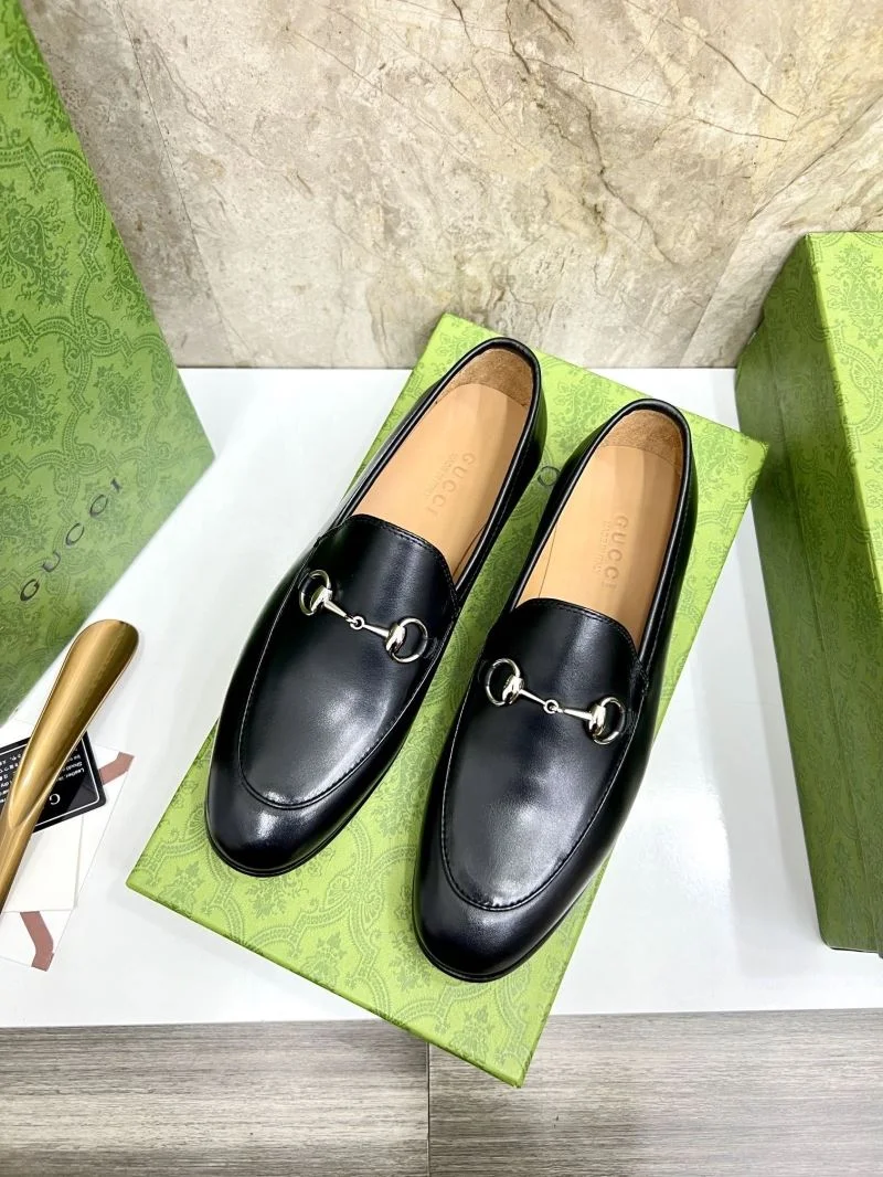 Gucci Low Shoes Elegant 25480