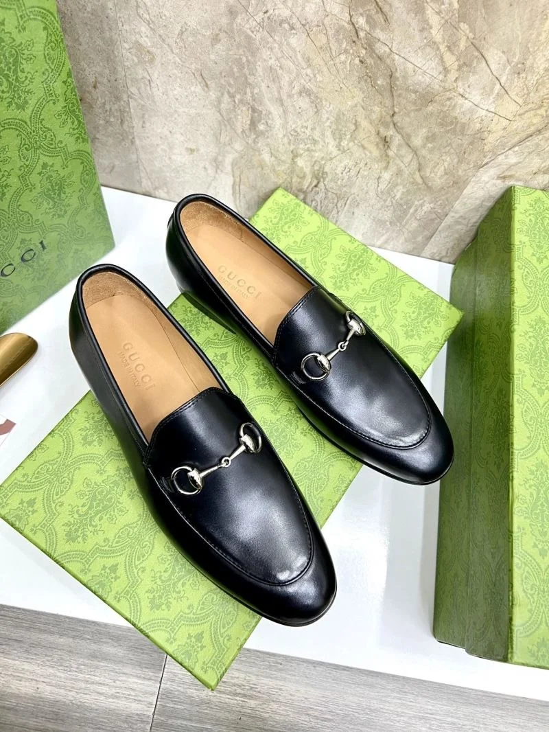 Gucci Low Shoes Elegant 25480