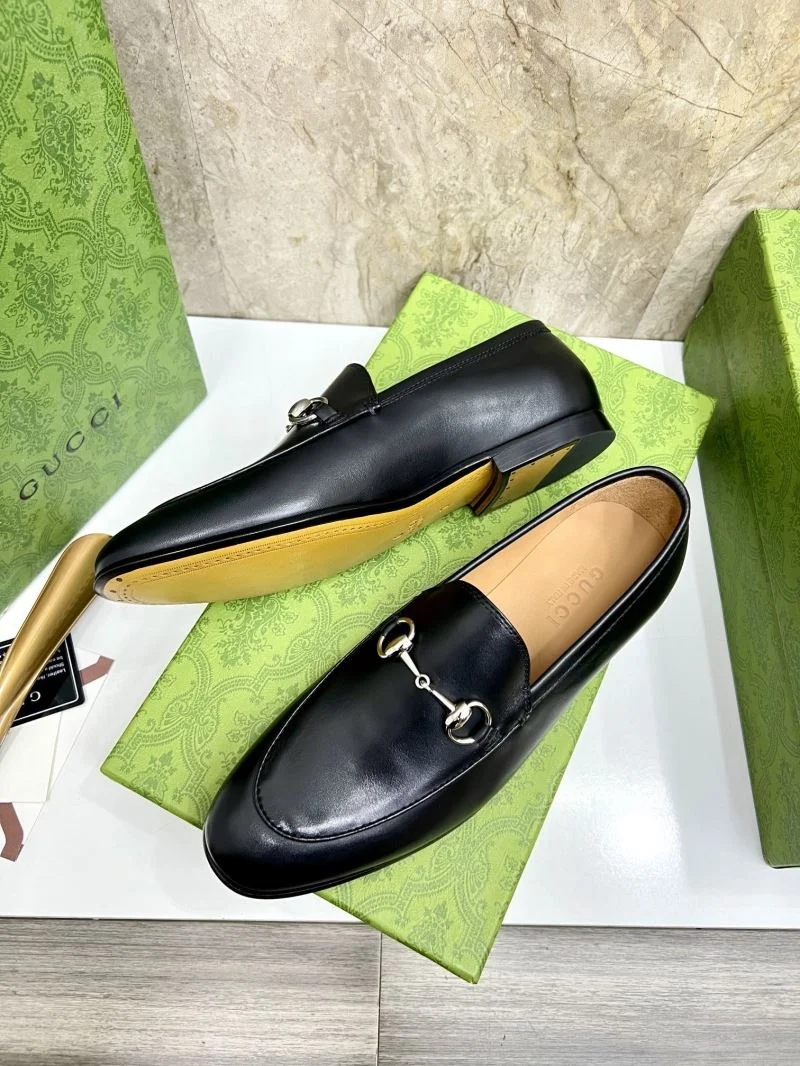 Gucci Low Shoes Elegant 25480