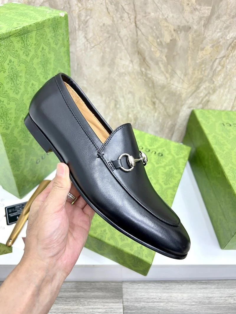 Gucci Low Shoes Elegant 25480