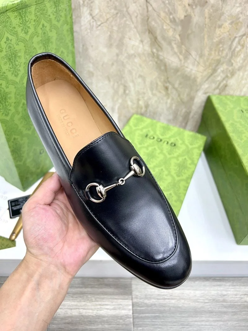 Gucci Low Shoes Elegant 25480