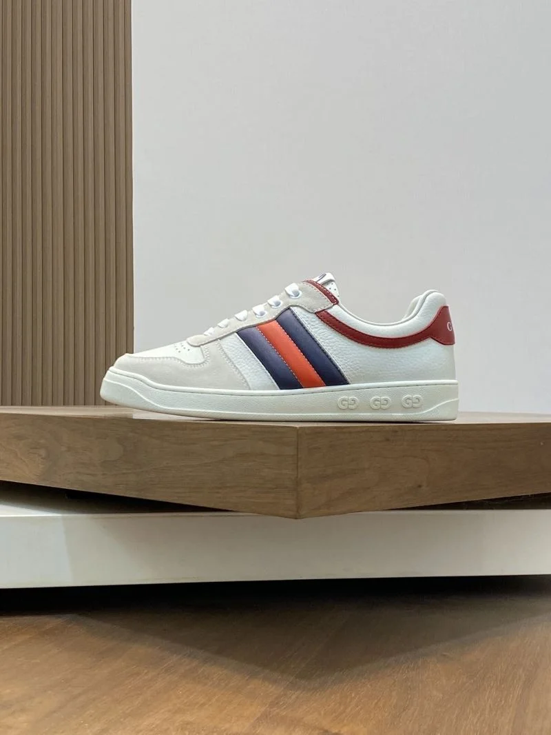 Unisex Gucci Low Shoes 25451