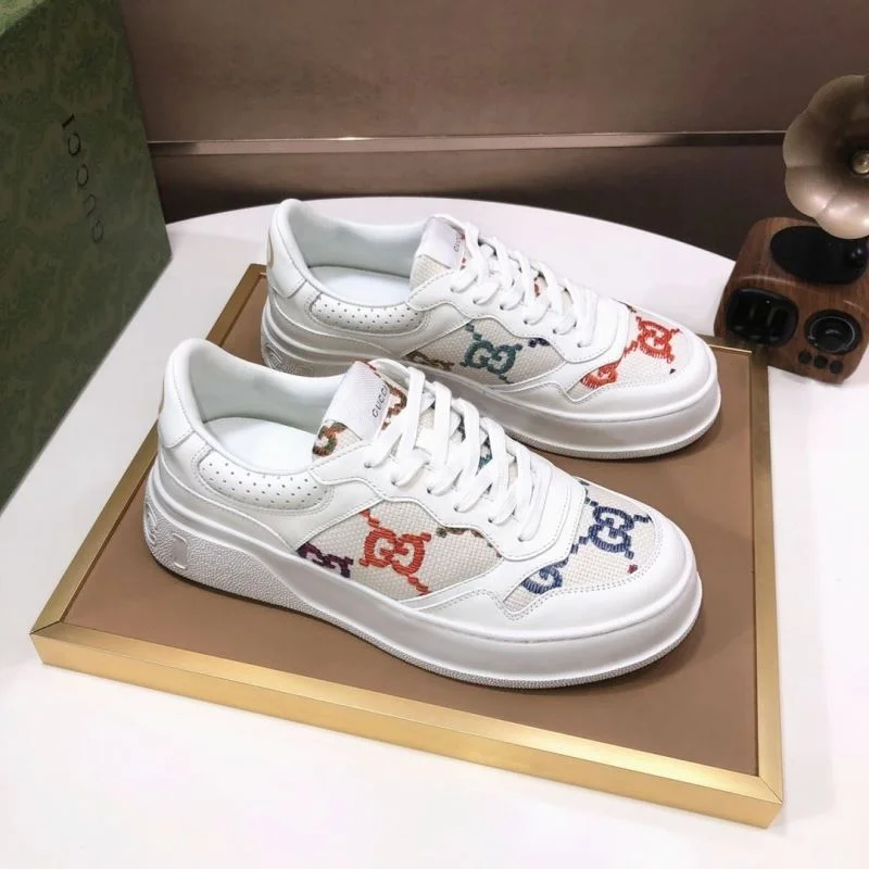 Gucci Low Shoes Sleek 25456
