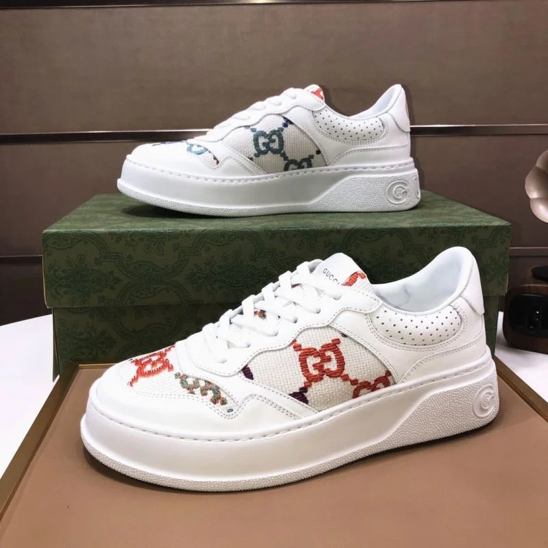 Gucci Low Shoes Sleek 25456