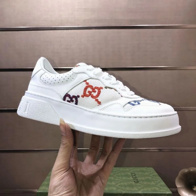 Gucci Low Shoes Sleek 25456