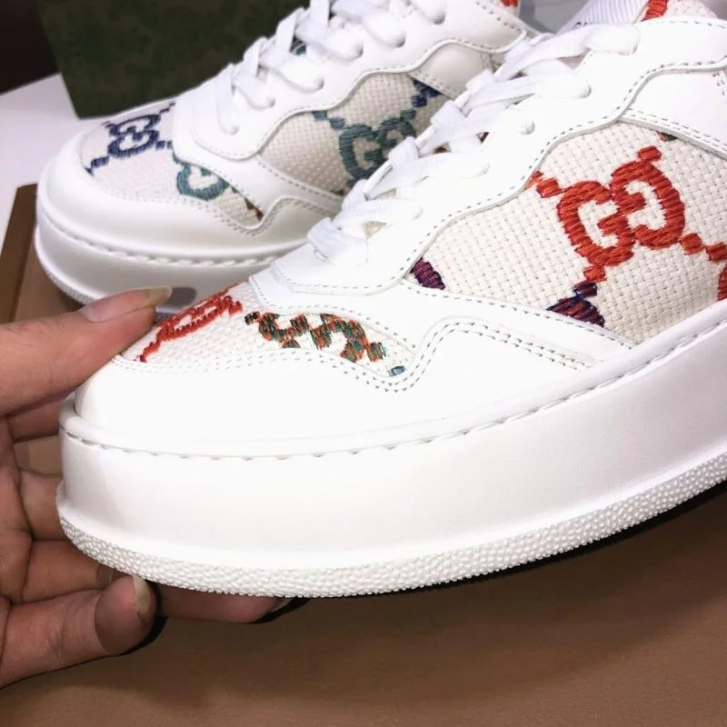 Gucci Low Shoes Sleek 25456